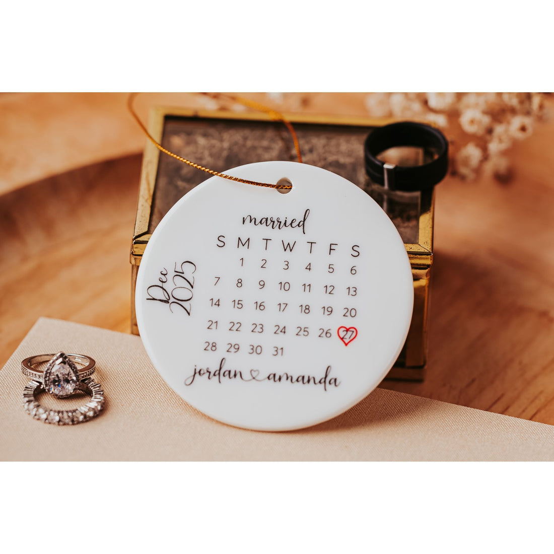 Marking the Day: A Custom Wedding Ornament to Hold Forever