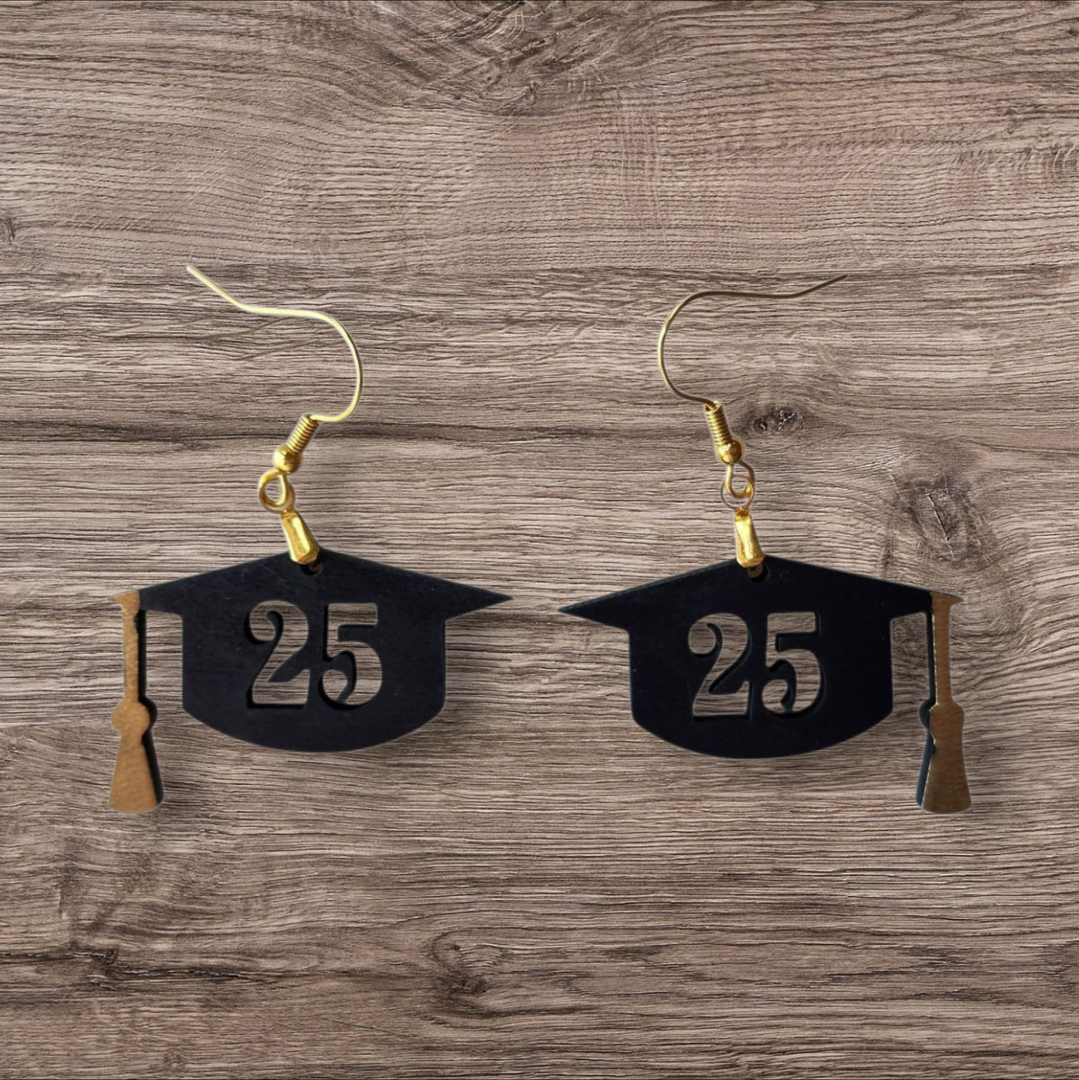 Mirabilia Boutique’s Graduation Cap Earrings Class of 2025 are laser cut with “25” and gold tassels—a stylish grad jewelry gift for her or perfect accessory for your class of 2025 celebration.